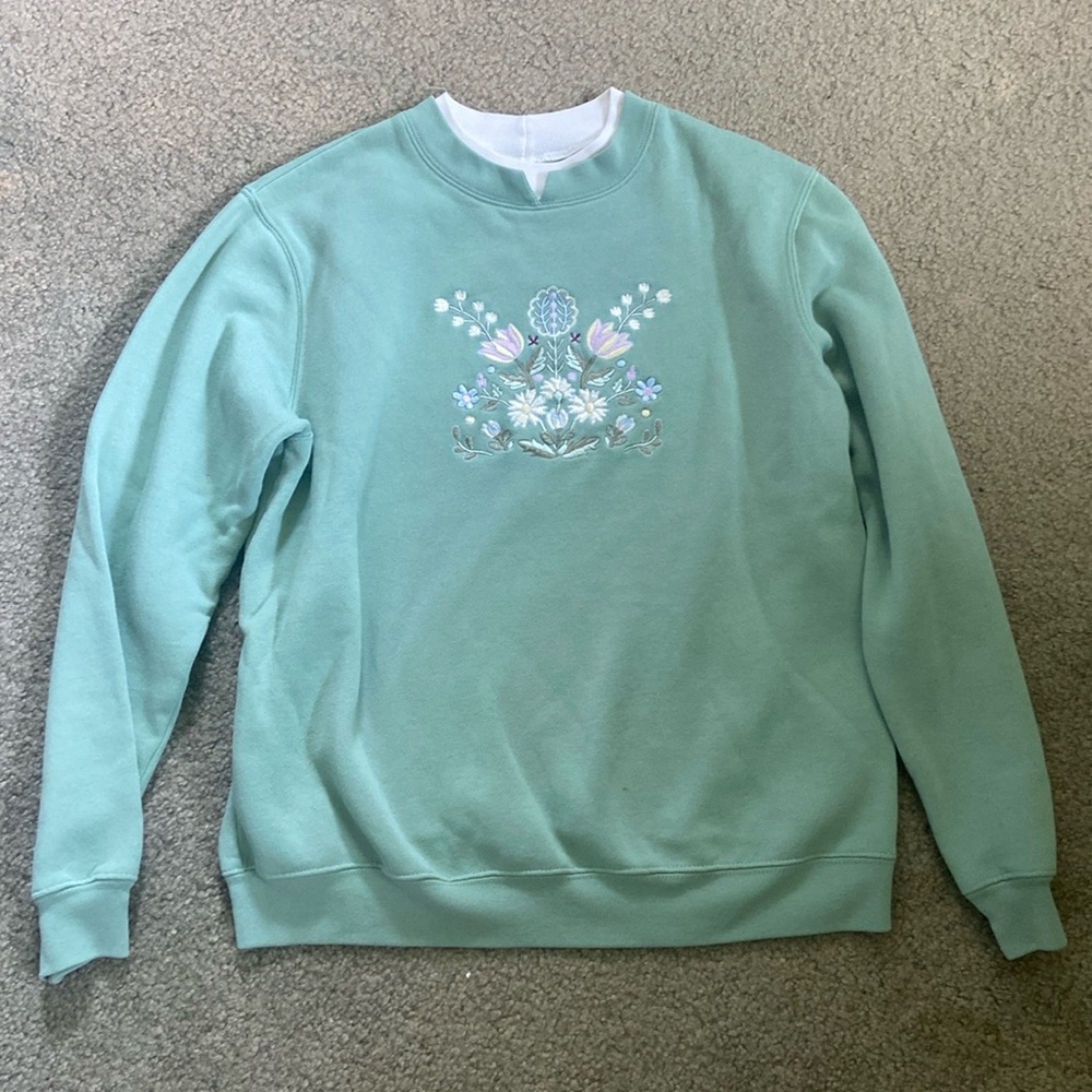 Vintage Floral Embroidered Crewneck Sweater Size M